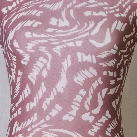 Skims Summer Mesh Raspberry Swirl T Shirt Bodysuit SZ M - Picture 2 of 13